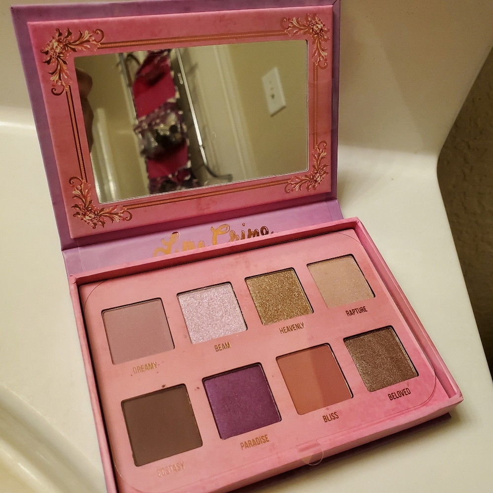 Nude and gold venus eyeshadow palatte